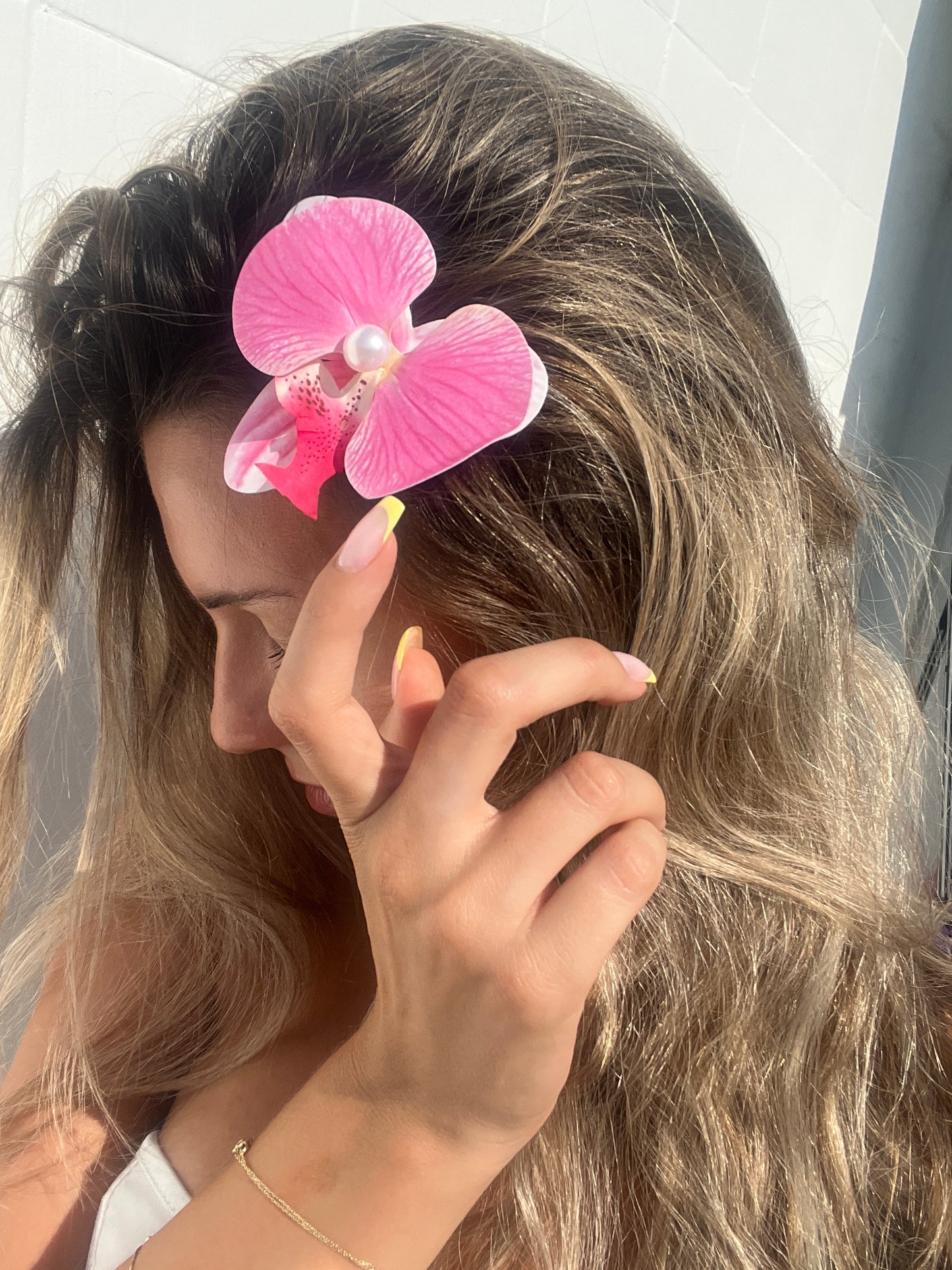 Close-up of pink floral clip in natural light – casual hair accessory