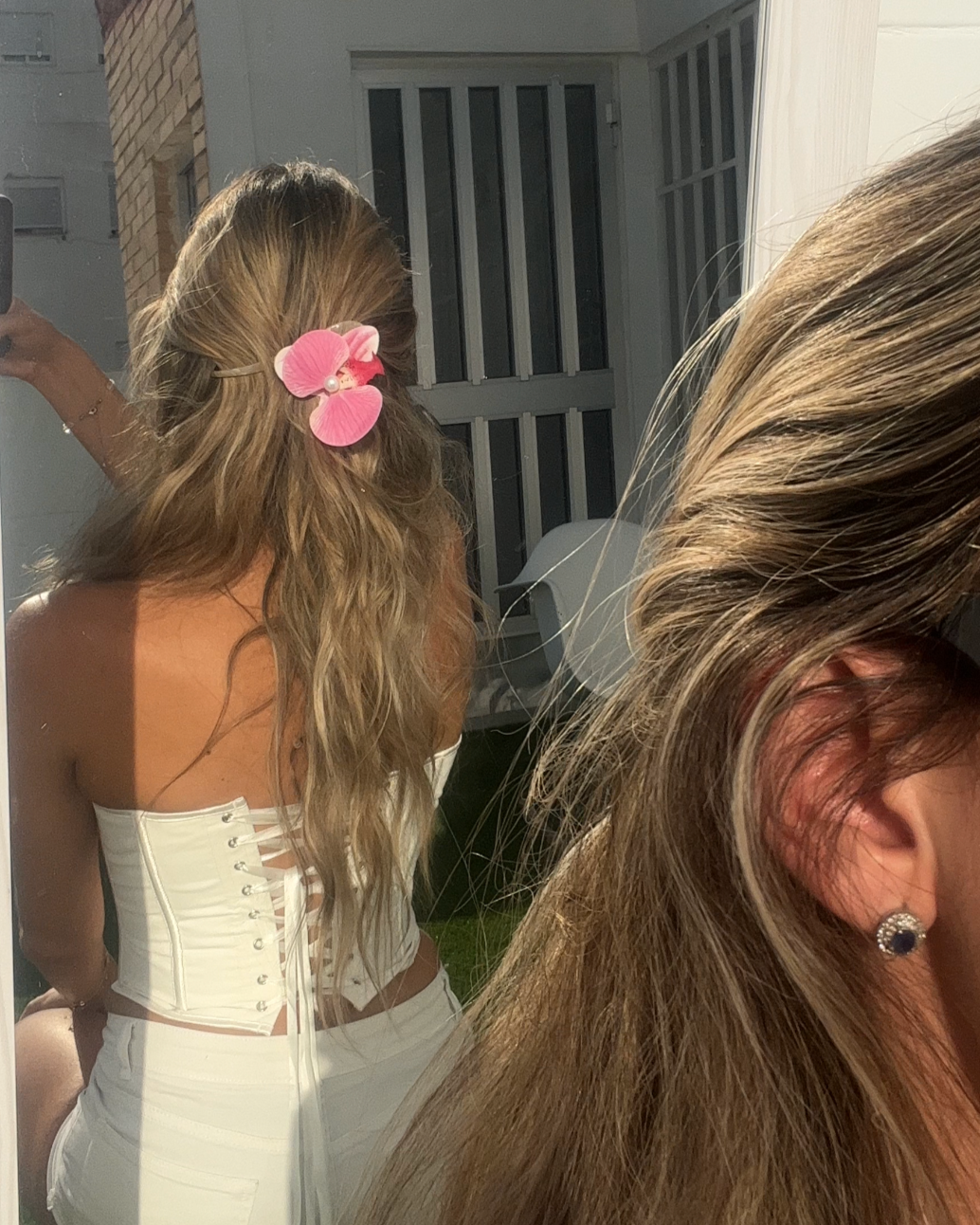 Flor Rosa clip worn with white linen dress – Mediterranean summer look
