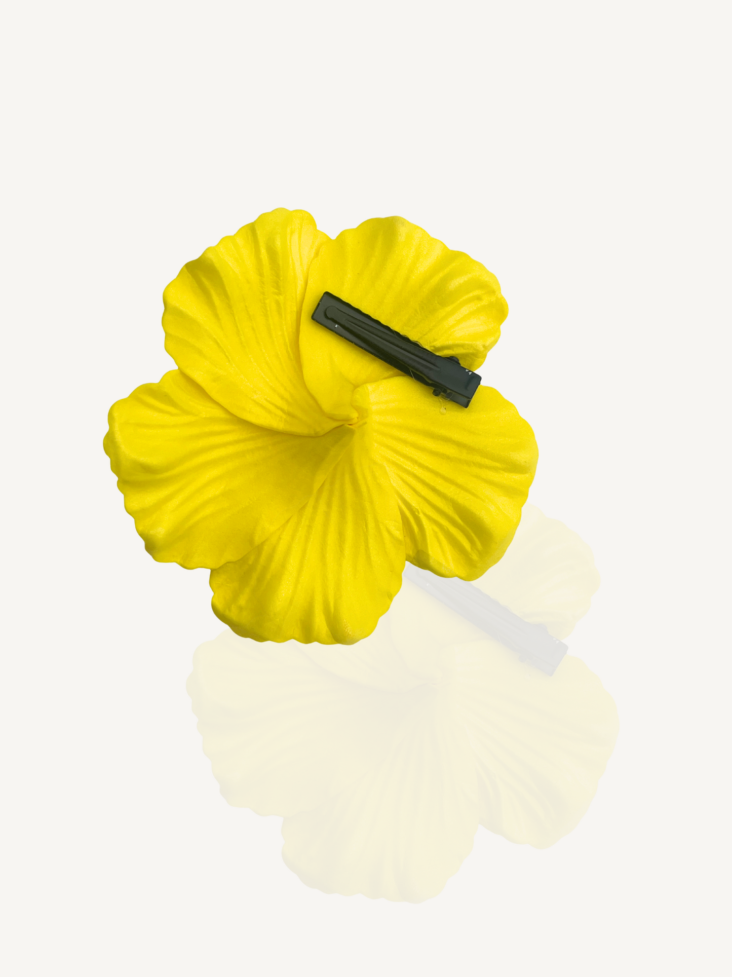 Golden flower hair clip in soft natural light – Mediterranean style